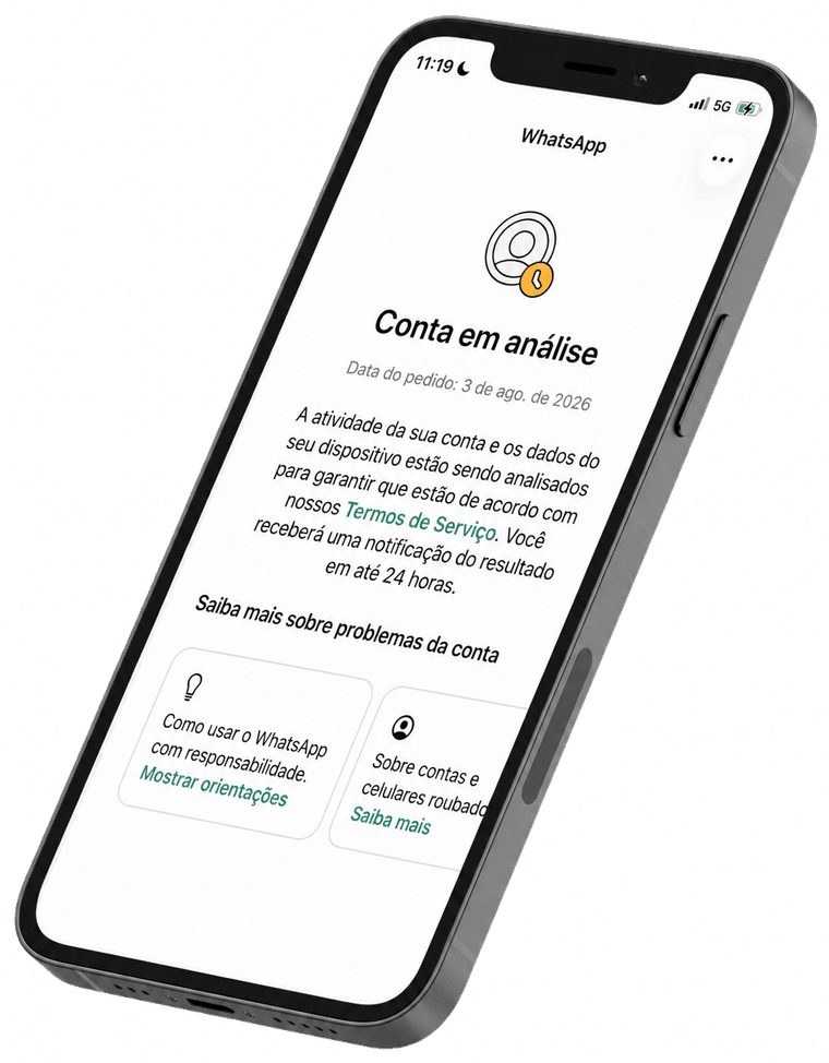 Celular exibindo o aviso do WhatsApp de que a conta está em análise, com previsão de resposta em até 24 horas.
